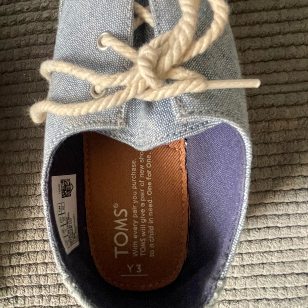 Girl’sToms - Picture 4 of 4